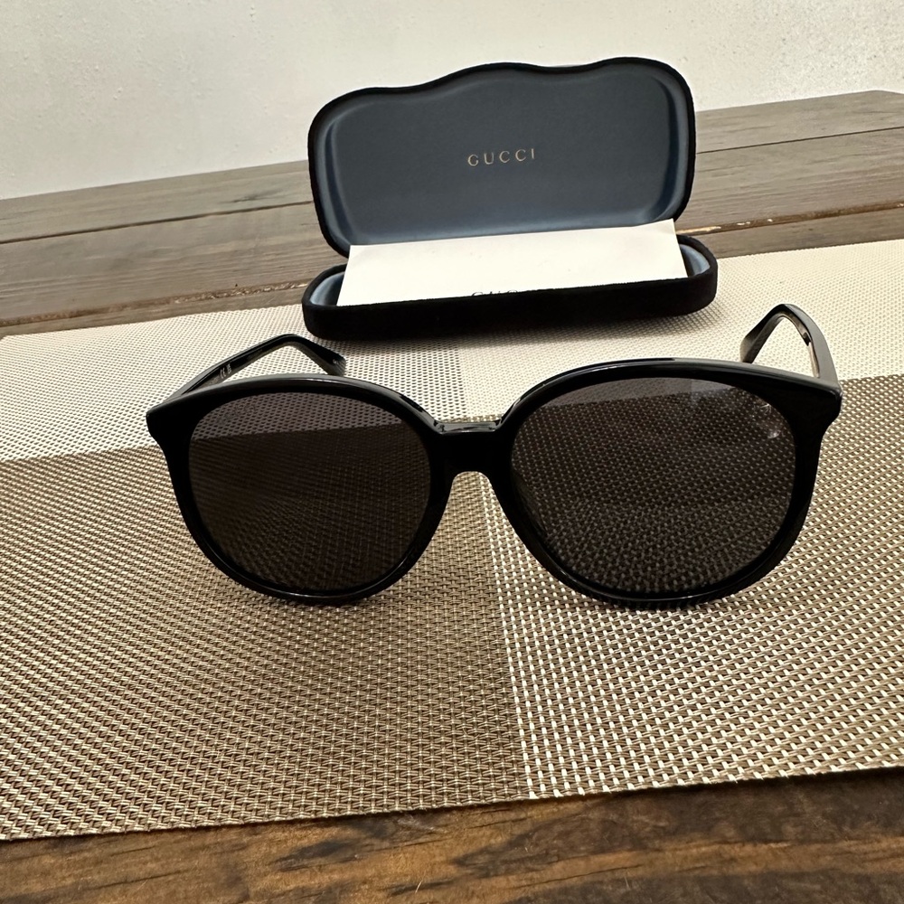 Gucci Glossy Black Round Frame Sunglasses